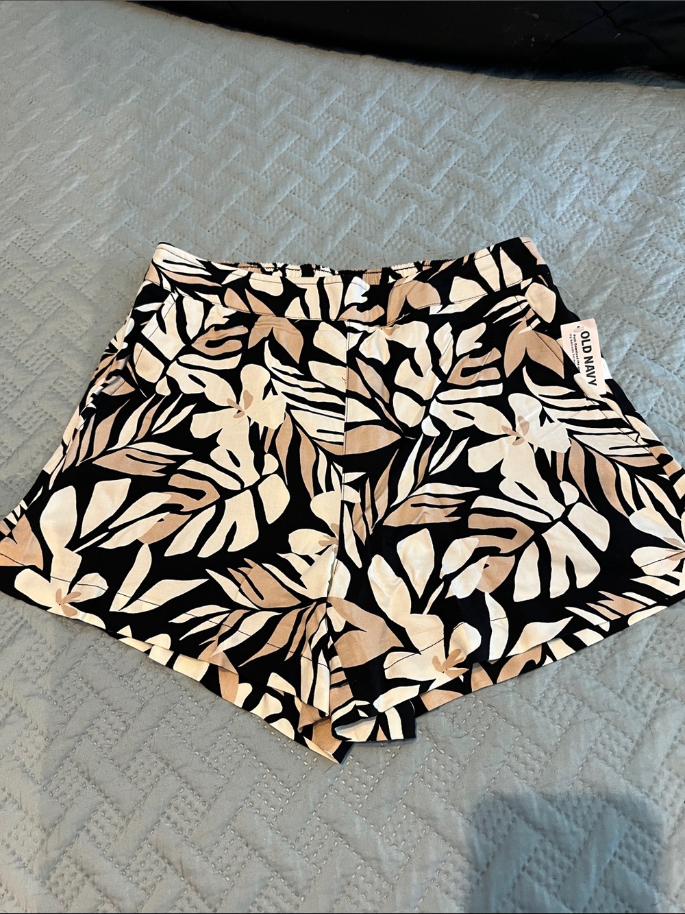 Old Navy Black High-Waist Shorts with Beige & White Leaf Print size M